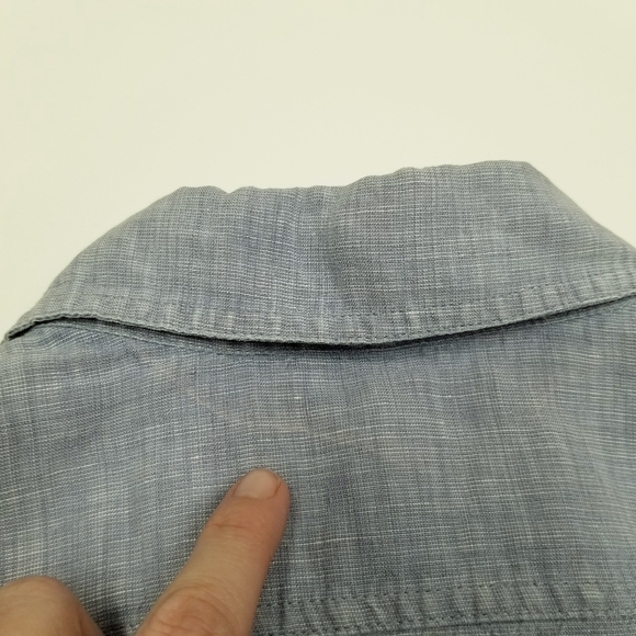 Tommy Bahama small womens sleeveless linen button up shirt mark back near collar - Picture 2 of 8